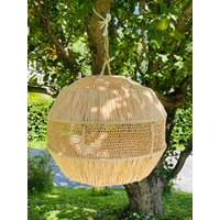 Handgemachter Lampe Aus Raffia, Palmengewächs, Nachhaltig Und Verschönert Den Raum von DaReeAT