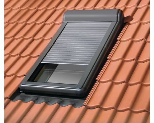 FAKRO Außenrollladen ARZ Solar – Solar gesteuert von Dachfenster von Fakro