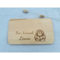 Vesperbrettchen Brettchen Frühstücksbrettchen Personalisiert Hier Krümelt Kinder Brett Holzbrett Vesperbrettchen Brettchen Frühstücksbrettchen Personalisiert Hier Krümelt Kinder Brett Holzbrett von DaeubersHandWerk