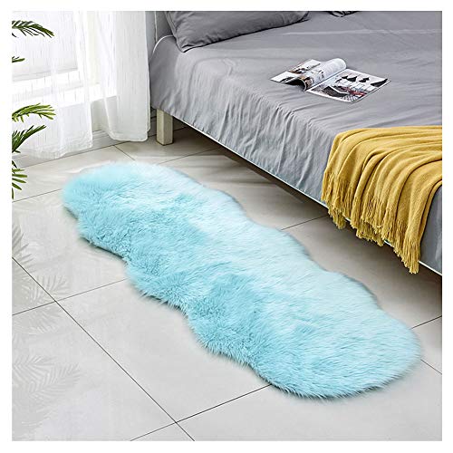 DAIHAN Faux Lammfell Schaffell Teppich, Flauschiger Kunstfell in Super weich Lammfellimitat Teppich Longhair Fell für Schlafzimmer, Sofa, Dekoration Hellblau 60 * 180cm von DAIHAN