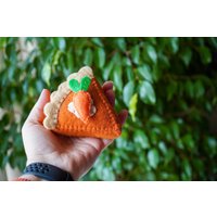Filz Möhre Pasteten Stück Tiered Dekor von DaisyJoyStore