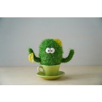 Gehäkelte Kaktus Figur in Einer Teetasse Mit Zitronenscheiben Gehäkelte Kaktus Figur in Einer Teetasse Mit Zitronenscheiben von DaisyJoyStore