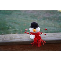 Kleiner Rustikaler Schneemann Beere Gestrickter Mit Schwarzem Hut Kleiner Rustikaler Schneemann Beere Gestrickter Mit Schwarzem Hut von DaisyJoyStore