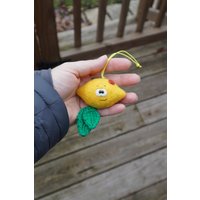 Lächelnde Zitrone Filzfigur Zum Aufhängen Lächelnde Zitrone Filzfigur Zum Aufhängen von DaisyJoyStore
