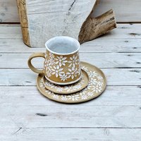 Handgefertigte Tasse Und Teller Frühstücks-Set Mit Winter Margerite Blumenmuster Handgefertigte Tasse Und Teller Frühstücks-Set Mit Winter Margerite Blumenmuster von DaisyTableware