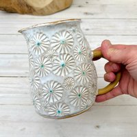 Handgemachter Krug Aus Keramik Mit Gänseblümchen Blumenmuster von DaisyTableware