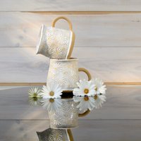 Handgetöpferte Kaffeetasse Gänseblümchen-Muster von DaisyTableware