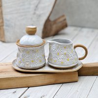 Milchkännchen Und Zuckerdose Set Mit Tablett Daisy Blumenmuster von DaisyTableware