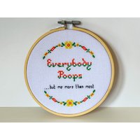 Gelber Blumenkranz Einzigartiges Nachricht Geschenk, Personalisierter Kreuzstich Stickrahmen von DaisyXStitch
