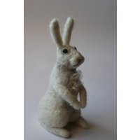 Gefilzter Weißer Hase Wollminiatur Wolle, Osterdeko, Kuscheltier Gefilzter Weißer Hase Wollminiatur Wolle, Osterdeko, Kuscheltier von DaliaNerijusFelt