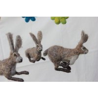 Gefilztes Baby Mobile, Hasen Tanzen Gefilztes Baby Mobile, Hasen Tanzen von DaliaNerijusFelt