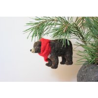 Nadelfilz Bär Weihnachtskugel Handgemachte Wolle Tier Mit Rotem Schal von DaliaNerijusFelt