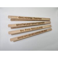 Grillzange Mit Persönlicher Wunschgravur - Individuell Graviert 32 X 2cm Ostern Herrentag Ostergeschenk Für Väter von DanielGreveDesign