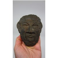 Antike Gusseisen Mascaron Satyr Pan Faun Bärtiges Gesicht Relief Alte Metalldekoration Gartenornament Skurriler Deko-Akzent/Briefbeschwerer von DanielTreasures