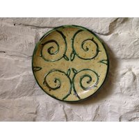 Irdener Wandteller, Keramik Wanddekor, Gedrehter Teller Mit Blumendekoration, Kamin Dekor, Einzigartige Kunst von DankoHandmade