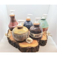 Handgefertigter Seifenspender Aus Keramik, Spülseifenspenderpumpe, Flüssigseifenspender von Dannemanhandcrafted