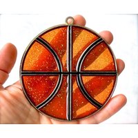 Vintage 1980Er Jahre - Retro-Basketballornament Aus Metall Und Harz Kunstglas Sonnenfänger Geschenk Sku 15-E2-00033295 von DansandAdiHomeDecor