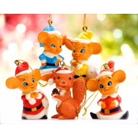 Vintage 5 Stück - Hartplastik Ornamente Maus Und Eichhörnchen Urlaub, Weihnachten, Xmas Sku Wanne-400-00033599 von DansandAdiHomeDecor