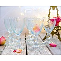 Vintage 8 Stück Geätzte Kleine Gläser - Likör Cognac Kelche Sku 00032558 Vintage 8 Stück Geätzte Kleine Gläser - Likör Cognac Kelche Sku 00032558 von DansandAdiHomeDecor