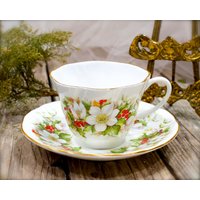 Vintage Teetasse Und Untertasse - E & R Golden Crown, The Seasons Christmas Rose England Ersatz, Sammeln Sku 27-D-00032650 von DansandAdiHomeDecor