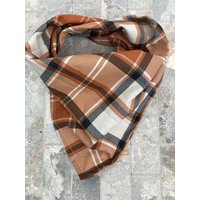 Gebrannte Orange Schwarz Weiß Tartan Karo Ernte Baumwolle Haustier Bandana/Schal Gebrannte Orange Schwarz Weiß Tartan Karo Ernte Baumwolle Haustier Bandana/Schal von DapperChicDogs