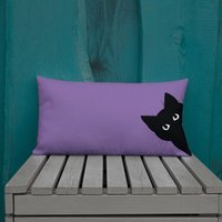 Schwarze Katze Lila Premium Kissen 3 Größen | Abnehmbare Abdeckung Schwarze Katze Lila Premium Kissen 3 Größen | Abnehmbare Abdeckung von Darkputtystudio
