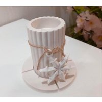 Kerzenhalter Im Winter-Design Mit Schneeflocke - Skandi-Deko, Handgemachte Weihnachtsdekoration, Geschenkidee Kerzenhalter Im Winter-Design Mit Schneeflocke - Skandi-Deko, Handgemachte Weihnachtsdekoration, Geschenkidee von DarleensBastelecke