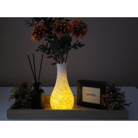 Beleuchtete Vase Triangle Von Darlidoro | Kollektion Abstract Blumenvase Dekovase Led Flackernd 6H Timerfunktion Kabellos von Darlidoro