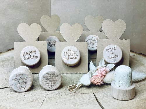 Dekorativer Flaschenkorken Weinkorken Sektkorken Weinflasche mit Gravur Farbe Love is all around von Das Glückswerk