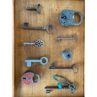 Mehrere Vintage Schlüssel Und Schlösser Deko Industrial von DasEmporium