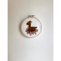 stickrahmen, Kleines Gefilztes Reh, Wanddekor, Kinderzimmerdeko, Befilzter Geschenk Taufe, Geburt, Babyparty von DasFilzFuechsle