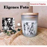 Handgemachte Personalisierte Kerze Im Glas Mit Holzdeckel - Mit Eigenem Foto, Ideal Zum Vatertag Für Papa, Sohn, Tochter Oder Ganze Familie Handgemachte Personalisierte Kerze Im Glas Mit Holzdeckel - Mit Eigenem Foto, Ideal Zum Vatertag Für Papa, Sohn, Tochter Oder Ganze Familie von DasGlueckswerk