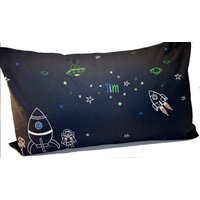 Namens-Kissen Space Mit Leuchtsternen Namens-Kissen Space Mit Leuchtsternen von DasKleinBedruckte
