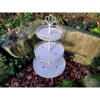 Große Shabby Chic Etagere 95cm Metall Weiße Garten-Etagere Rundes Regal Mit 3 Böden von DasLandhus