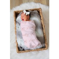 Baby Schleife Personalisierte Swaddle, Mädchen Decke, Benutzerdefinierte Name Krankenhaus Babypartygeschenk von DashingFoxCo