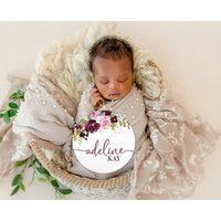 Floral Baby Mädchen Runde Holz Name Zeichen Aus Personalisierte Neugeborene Ankündigung Benutzerdefinierte Kinderzimmer Dekor von DashingFoxCo