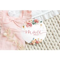 Floral Baby Mädchen Runde Holz Name Zeichen Aus Personalisierte Neugeborene Ankündigung Benutzerdefinierte Kinderzimmer Dekor von DashingFoxCo