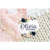 Floral Baby Mädchen Runde Holz Name Zeichen Aus Personalisierte Neugeborene Ankündigung Benutzerdefinierte Kinderzimmer Dekor von DashingFoxCo