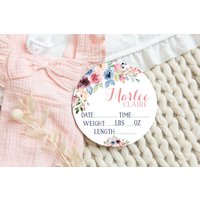 "Floral Birth Initials "Runde Holz Baby Name Zeichen" Personalisierte Neugeborene Ankündigung Benutzerdefinierte Kinderzimmer Schild Dekor Hello von DashingFoxCo