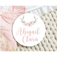 Floral Wald Geweih Baby Namen Zeichen Runde Holz Personalisierte Name Neugeborene Ankündigung Benutzerdefinierte Rustikale Tiere Kinderzimmer Dekor von DashingFoxCo