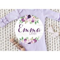 Lila Blumen Baby Mädchen Runde Holz Namensschild Aus Personalisierte Name Neugeborene Ankündigung Benutzerdefinierte Kinderzimmer Zeichen Dekor von DashingFoxCo