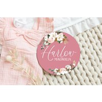 Magnolia Baby Mädchen Runde Holz Namensschild Aus Personalisierte Name Neugeborene Ankündigung Benutzerdefinierte Kinderzimmer Zeichen Dekor von DashingFoxCo
