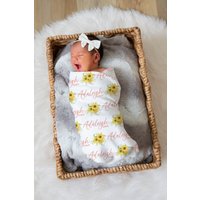 Personalisierte Baby Swaddle Mit Sonnenblumen, Perfektes Babypartygeschenk Für Mama Zu Sein, Geburtsankündigung Namen, Js15 Personalisierte Baby Swaddle Mit Sonnenblumen, Perfektes Babypartygeschenk Für Mama Zu Sein, Geburtsankündigung Namen, Js15 von DashingFoxCo