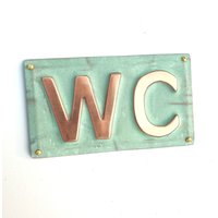 "Kupfer Schild "Wc Toilette Toilette" in Antigoni Ausführung Patiniert Oder Mit Gehämmertem Finish ? Hgsss." von DavidMeddingsDeSign