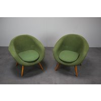 Mid-Century Set Mit 2 Armstühlen Von Miroslav Navrátil Für Tatra Nábytok Pravenec, 1950Er Jahre, Tschechoslowakei von Davintdesign