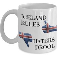 Island Kaffeetasse, Lustige Tasse, Tolle Geschenkbecher Für Isländer, Isländer Keramik 11Oz Oder 15Oz Teetasse von DawnDesignz2023