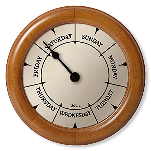 DayClocks Klassische Tagesuhr - Wochentag Uhr - Tagesuhr mit Mitternachtsmarkierungen - Einzigartiges & lustiges Ruhestandsgeschenk - 24,1 cm Kiefer Wanduhr von DayClocks