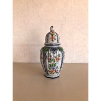 Deckel Vase/Urne - Gewinkelte Majolika Gerippte Mit Floralen Motiven Von Hand Bemalt Hergestellt in Italien von DeGroteVerzamelaar