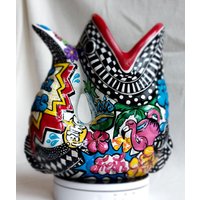 Fischvase Pop Art Designervase Handbemalt Comic Design Fischform Wasserkrug Karaffe Fisch Harlekinmuster Gluckigluck Blumenmotiv von DePinhoArtworks