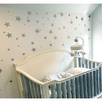 Silber Konfetti Sterne Stick Auf Wand Kunst Vinyl Aufkleber Für Kinderzimmer Von Decalisland-Sd-092 Set von DecaIisland